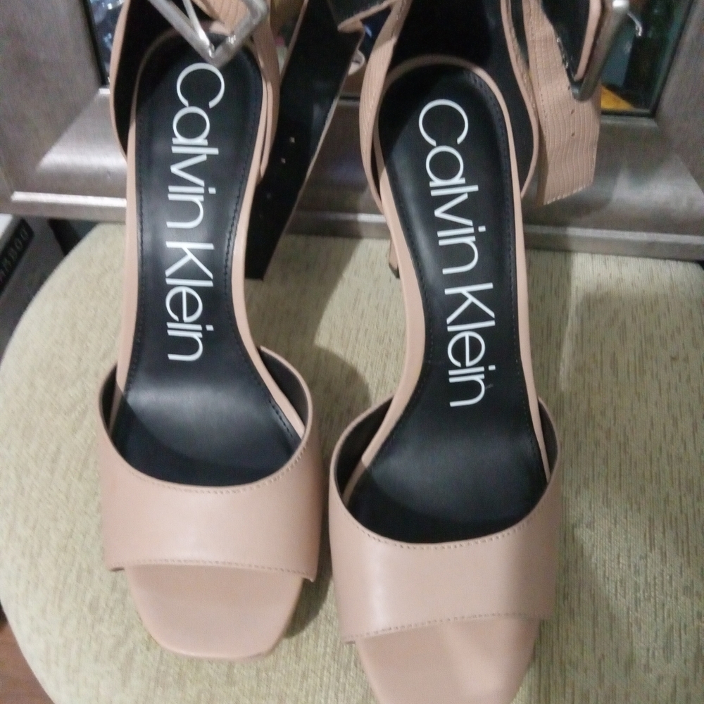 Shoes - Picture 10 of 16